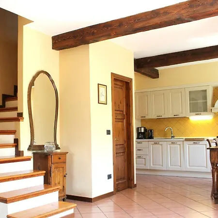 Erica Con Piscina Privata Sul Di Colico