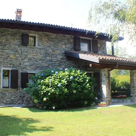 Erica Con Piscina Privata Sul Di